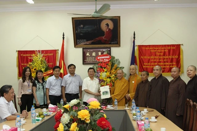 Nhiều phái đoàn chúc mừng Phật đản BTS PG Hà Nội ảnh 4 1 hnoi 6.jpg