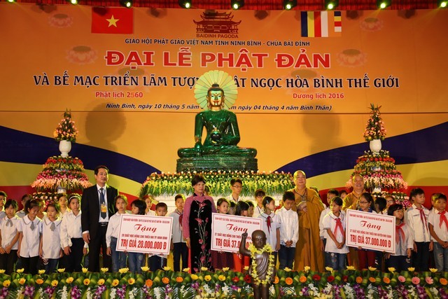 Ninh Bình: Đại lễ Phật đản & bế mạc triển lãm Phật ngọc ảnh 5 a nb 5.jpg