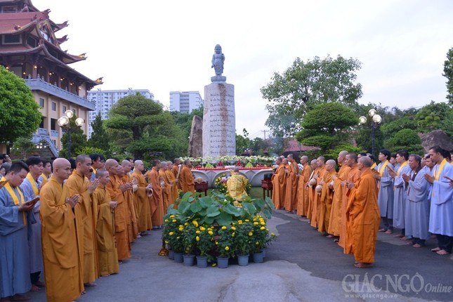 Le tam Phat - chua Hue Nghiem (6).JPG