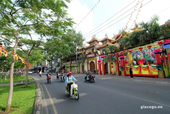 KHONG KHI pd (11).JPG