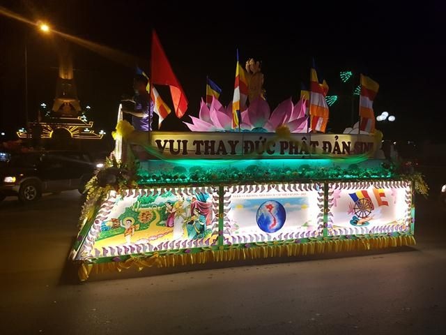Thái Nguyên: Diễu hành xe hoa kính mừng Phật đản ảnh 4 a thnguyen 3.jpg
