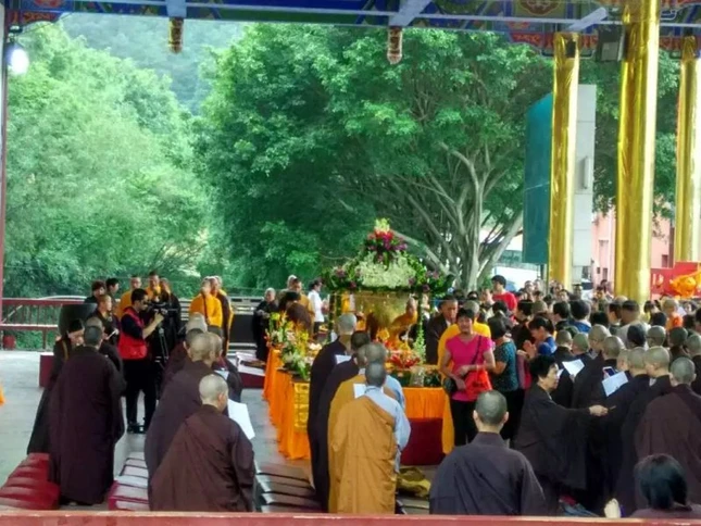 Tham dự lễ Phật đản tại một chùa ở Quảng Đông ảnh 4 psb6.jpg