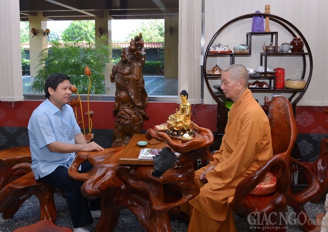 Vien KSND chuc mung P_ (1).JPG