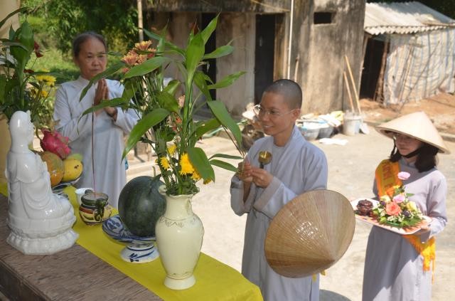 Làng quê nghèo tỉnh Quảng Trị hoan hỷ rước Phật ảnh 4 qtri 5.jpg