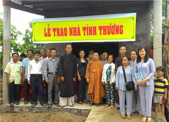 17.5 trao nha tinh thuong.jpg