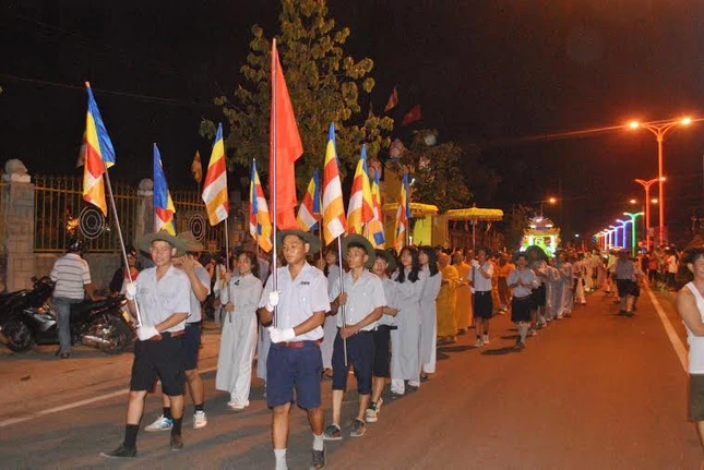 Khánh Hòa: PG Cam Ranh rước Phật bằng kiệu hoa ảnh 1 camranh 1.jpg