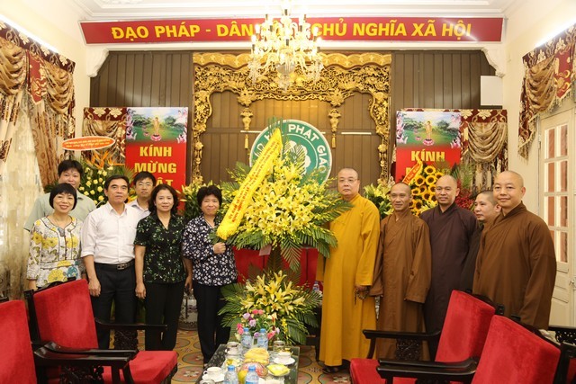 Bà Nguyễn Thị Doan chúc mừng Phật đản PL.2560 ảnh 3 PCT nuoc 2.jpg