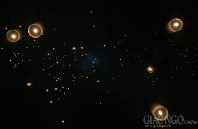 Chùm ảnh: Ấn tượng về lễ hội ánh sáng vì hòa bình ảnh 13 H13.jpg