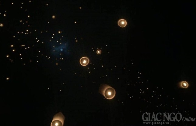 Chùm ảnh: Ấn tượng về lễ hội ánh sáng vì hòa bình ảnh 14 H14.jpg