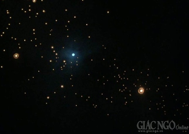 Chùm ảnh: Ấn tượng về lễ hội ánh sáng vì hòa bình ảnh 15 H15.jpg