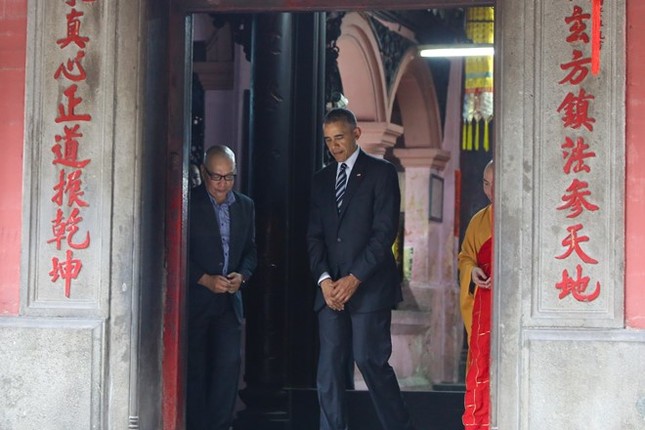 Chùa Ngọc Hoàng là nơi đầu tiên TT Obama ghé thăm khi đến Sài Gòn. Ảnh: Hải An. Nguoi huong dan ong Obama o chua Ngoc Hoang ke gi? hinh anh 3