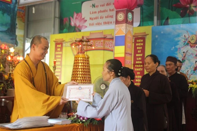 Thanh Hóa: Bế giảng lớp giáo lý dành cho cư sĩ ảnh 1 thanhhoa 11.jpg