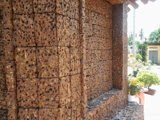 Kiến trúc ngôi mộ tháp đá ong ở ngôi chùa cổ ảnh 3 mothap3.jpg