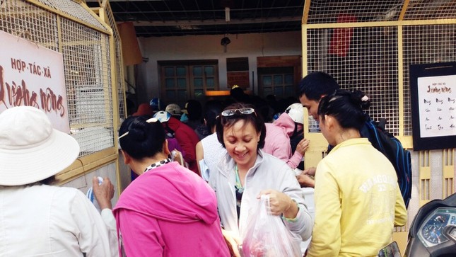 Phiên chợ xanh ảnh 1 Anh 3 Niem vui cua mot khach hang sau buoi cho phien.jpg