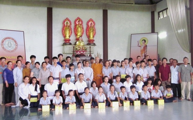 lưu niệm sau trao thưởng.JPG