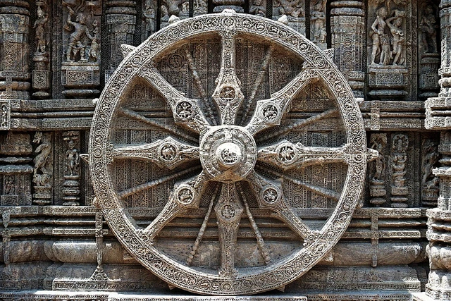 dhamma_wheel_fine.jpg