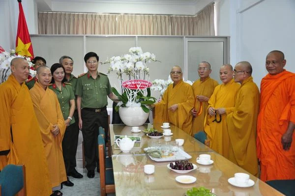 TƯGH, BTS PG TP.HCM chúc mừng ngành An ninh ảnh 3 DSC_4126.JPG