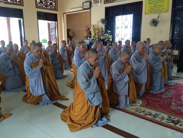 Phân ban Ni giới T.Ư cúng dường trường hạ miền Trung ảnh 3 anh Nigioi 4.jpg