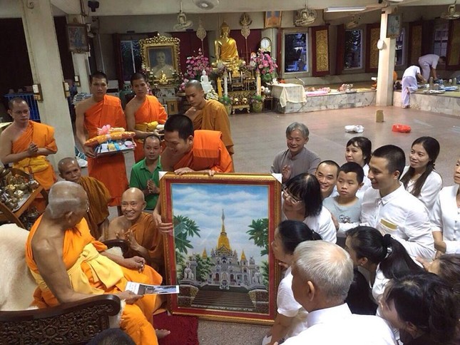 Phật tử VN cúng dường pháp bảo tại Thái Lan ảnh 2 a thailan 4.jpg