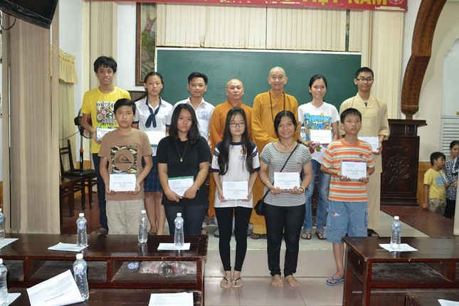 Chùa Phổ Quang, tịnh xá Ngọc Thành tặng học bổng ảnh 1 Hoc bOng.jpg
