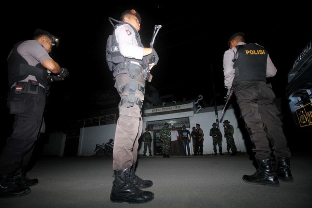 Phá chùa ở Indonesia: Thêm 3 nghi can bị bắt ảnh 1 phachua.jpg