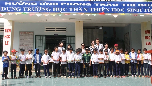 Các đơn vị Phật giáo tặng quà Vu lan ảnh 3 IMG_3896.JPG