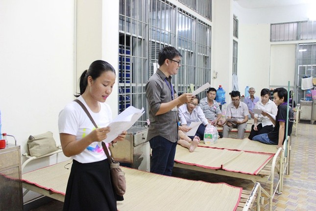 Hoa hồng Vu lan đến với bệnh nhân ảnh 1 1vl.jpg