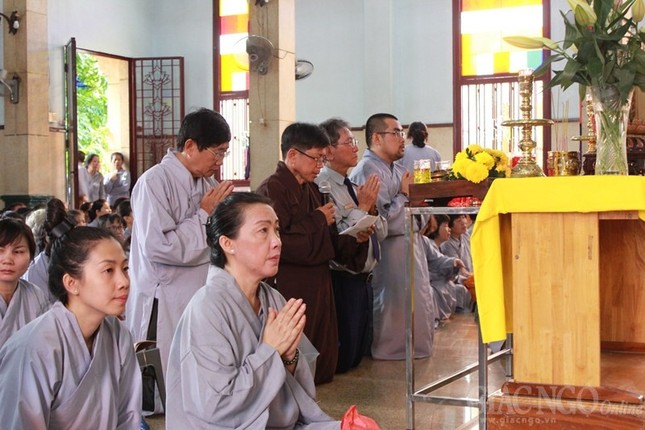 Phật tử chùa Xá Lợi cúng dường lễ tự tứ chư Tăng ảnh 3 4tt.jpg