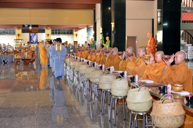 Le Vu Lan - mung 14-7 (9).JPG