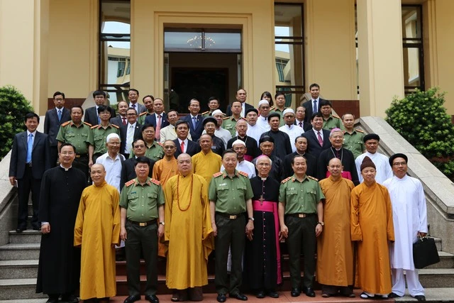 Chủ tịch nước đón tiếp các chức sắc tôn giáo ảnh 6 camvan 1.jpg