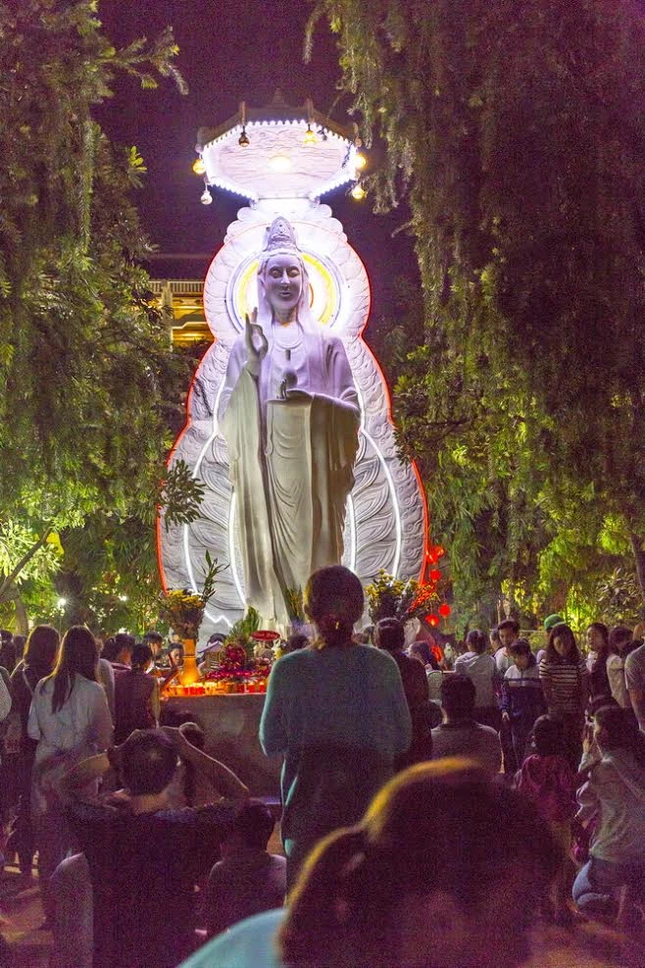 Hoa đăng tháng Bảy ở chùa Diệu Pháp (TP.HCM) ảnh 3 a hoa dang 5.jpg