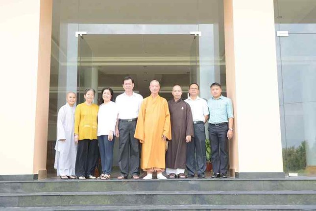 TP.HCM: Thiếu tướng Trần Quốc Liêm thăm Học viện ảnh 2 thieutuong01.jpg