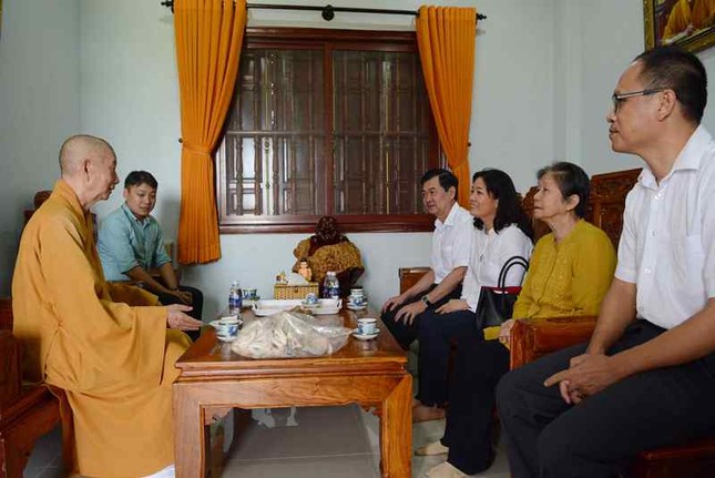 TP.HCM: Thiếu tướng Trần Quốc Liêm thăm Học viện ảnh 1 thieutuong02.jpg