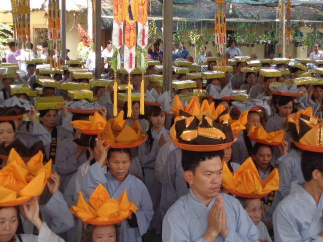 Lễ dâng pháp y tại chùa Trúc Lâm, Phước Tường ảnh 4 mongbinh.jpg