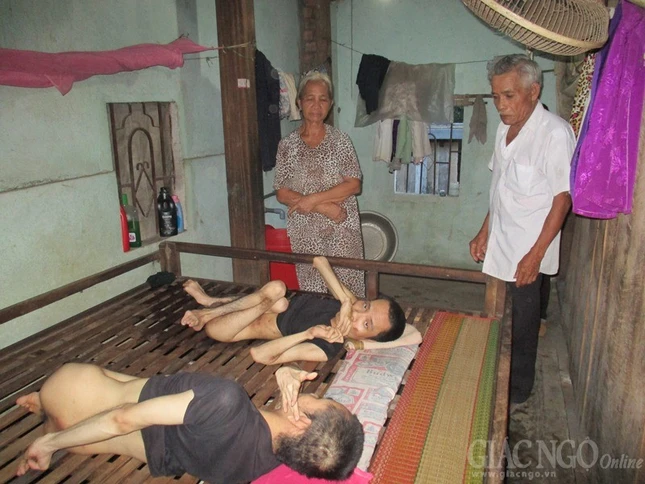 Hơn ba mươi năm chăm hai con liệt giường ảnh 1 IMG_0055.JPG