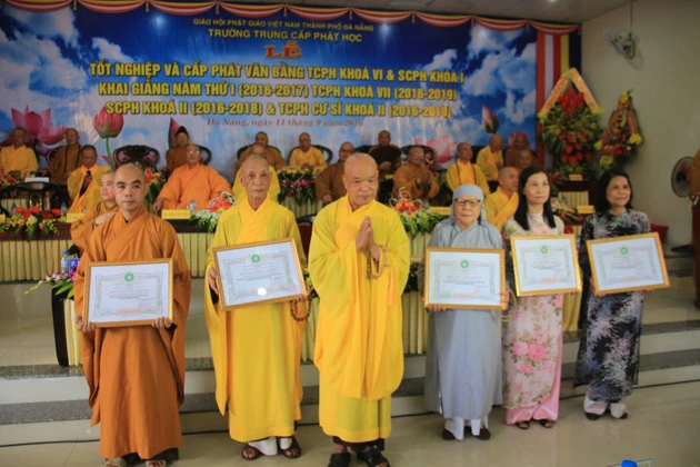 Lễ tốt nghiệp và khai giảng tại Trường TCPH Đà Nẵng ảnh 3 IMG_0067.jpg