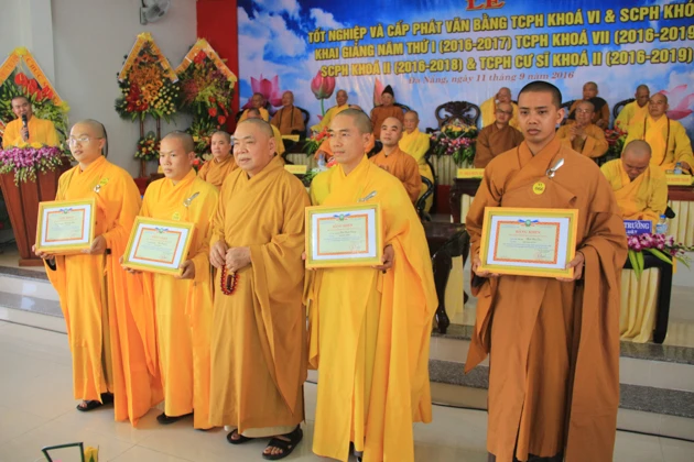 Lễ tốt nghiệp và khai giảng tại Trường TCPH Đà Nẵng ảnh 5 IMG_0079.jpg