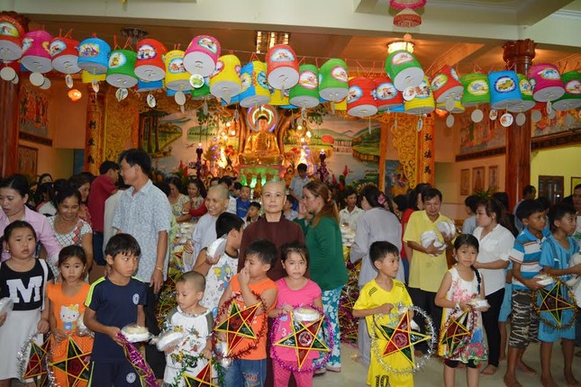 PG Chợ Gạo và chùa Kim Sơn tổ chức Trung thu ảnh 1 a camau.jpg