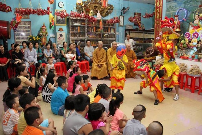 Chùa Linh Quang tổ chức văn nghệ, tặng quà trung thu ảnh 2 1.jpg