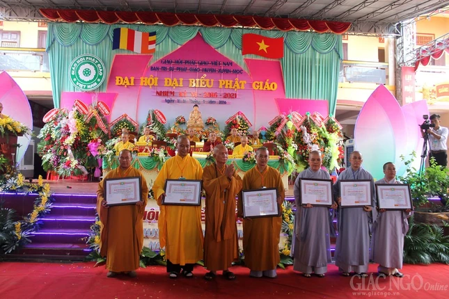 BTS TINH KHEN THUONG .JPG