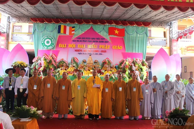 TAN BTS HUYEN RA MAT, DD.NGUYEN THO TRUONG BAN .JPG