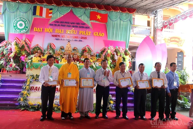 UBND HUYEN XM KHEN THUONG.JPG