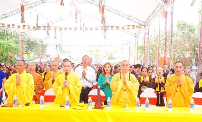 Vĩnh Phúc: Bế mạc triển lãm Phật ngọc tại chùa Tích Sơn ảnh 2 FB_IMG_1474217204794.jpg