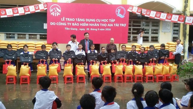 Tiền Giang: Tặng quà tới học sinh ở Cái Bè ảnh 1 a chuabuu long.jpg