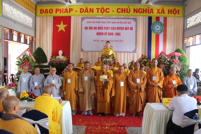 tan bts pg huyen ra mat .JPG