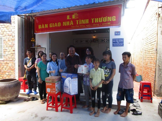 Bàn giao nhà tình thương đến hộ nghèo ảnh 1 H4.jpg
