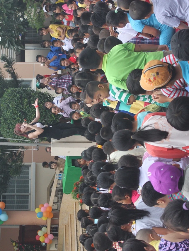 CLB Hoa Từ Bi tặng 3.000 phần quà ảnh 1 IMG_0823.JPG