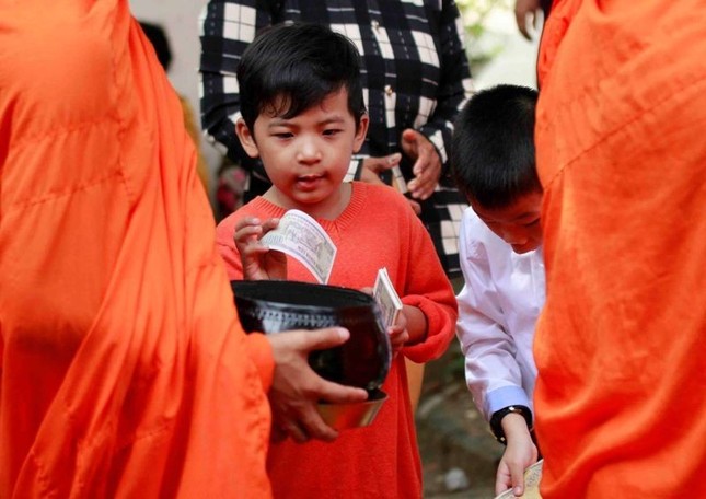 Kiên Giang: Đặt bát cúng dường 500 chư Tăng ảnh 6 Image00012.jpg