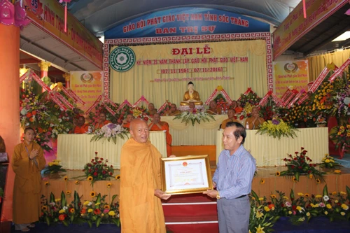 UBND tinh tang Bang khen.jpg