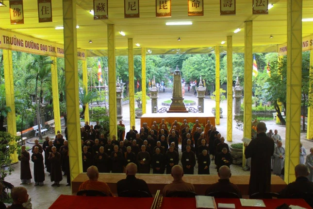 Giới tử Đại giới đàn Quảng Đức khảo thí, tụng luật ảnh 2 gioitutang.jpg